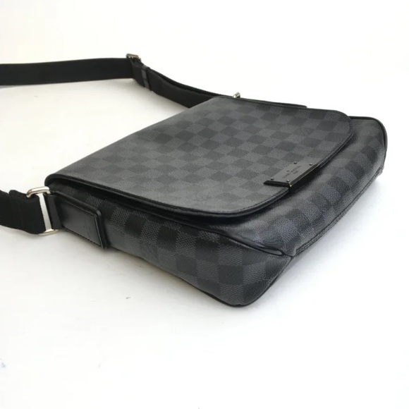 LOUIS VUTTION District PM in Damier Graphite Coated Canvas 100% Authentic EUC - Picture 3 of 6